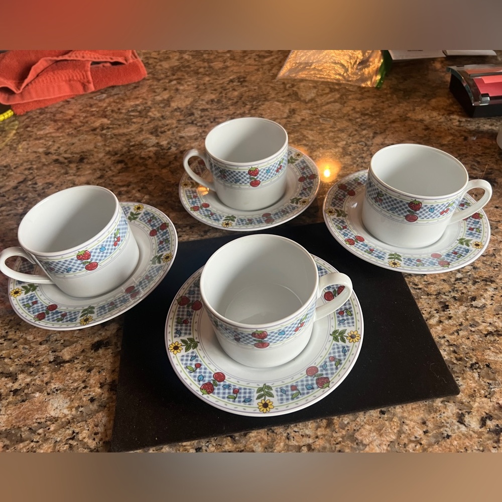 Vtg Studio Nova Country Kitchen Y0285 coffee /tea cups and saucers set of 4